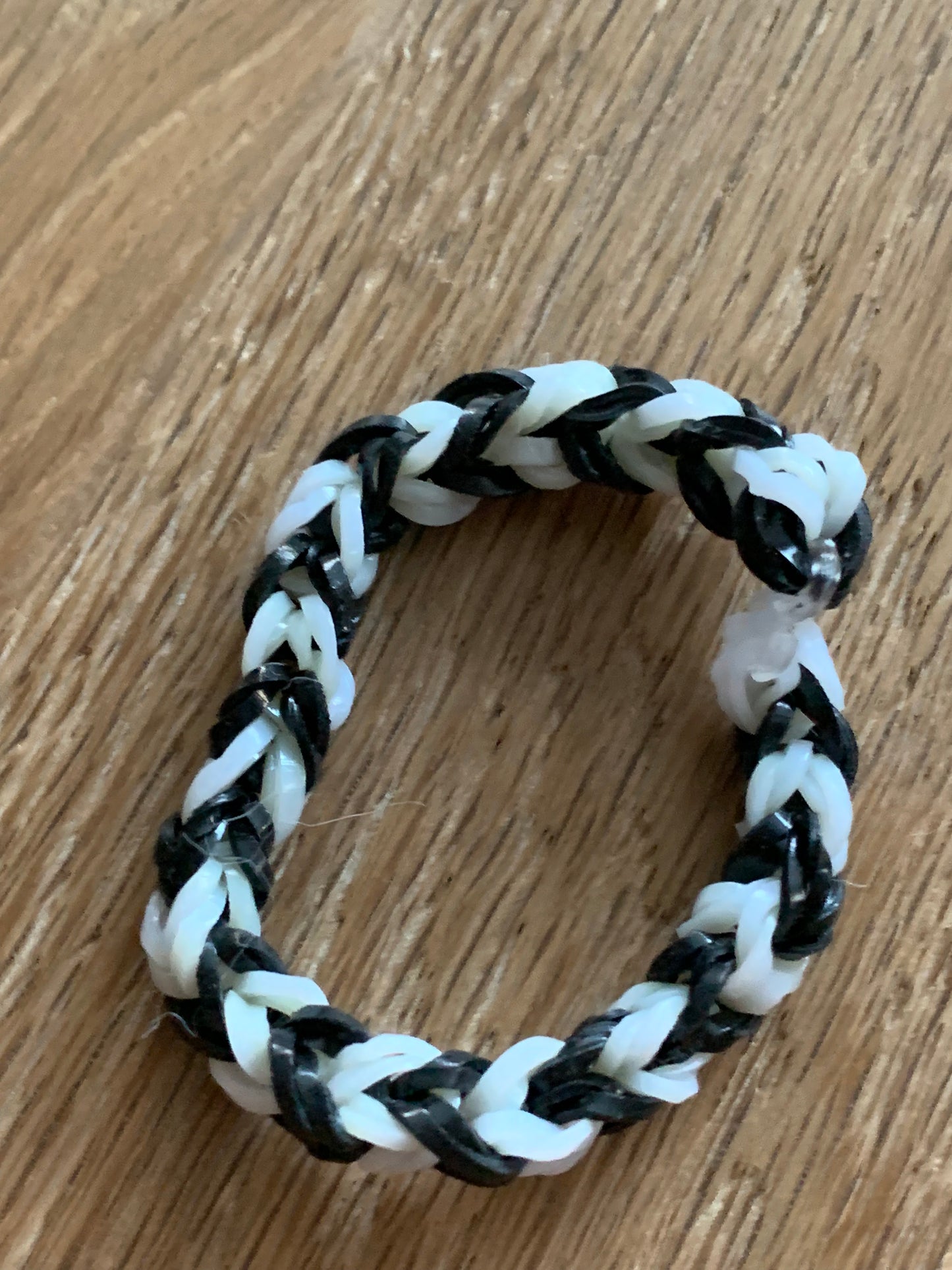 Loom band Black and white bracelet